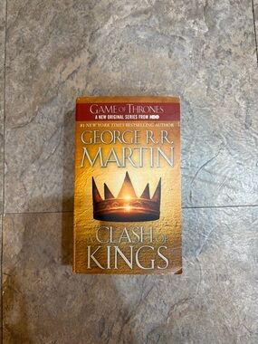 Paperback Clash of Kings Game of thrones book